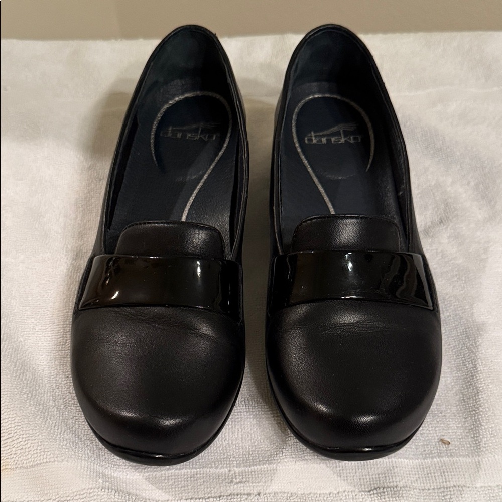 Dansko Women's Elegant Black Flats